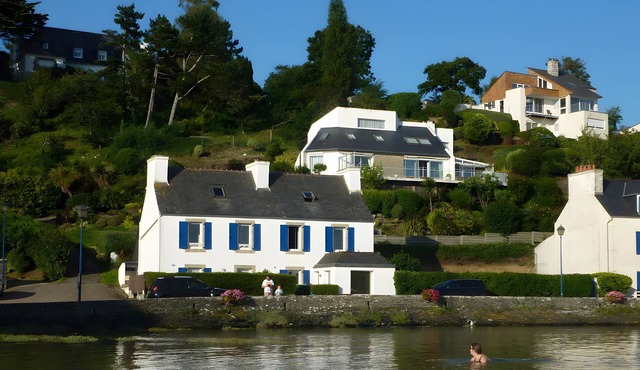 Holiday Home "Ty Gwen - Plouezoc’h" with Sea View and Wi-Fi