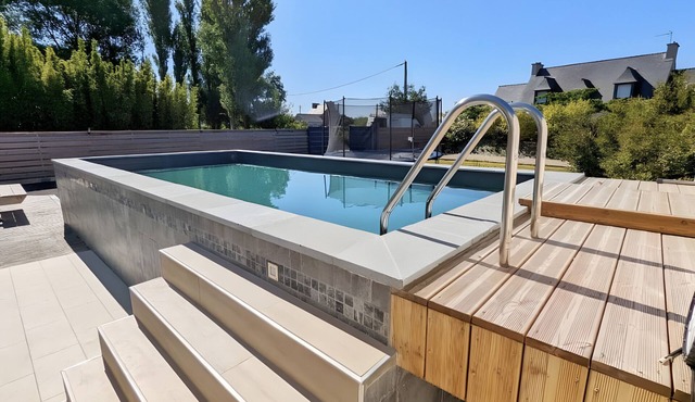 Holiday Home 'Ty Inizi' with Pool, Private Terrace and Private Garden