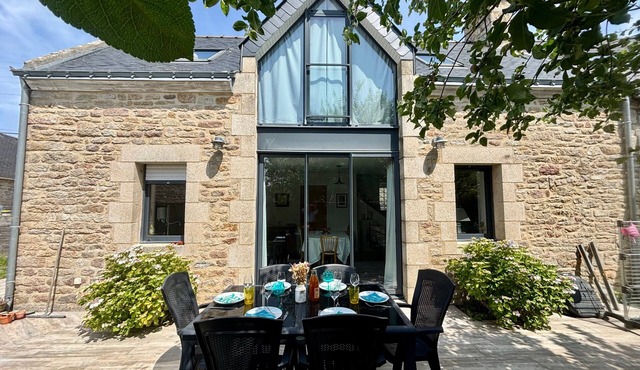 Holiday Home 'Ty Marianne' with Terrace, Private Garden and Wi-Fi