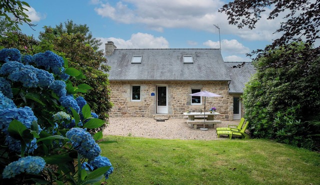 Holiday Home 'Ty Nevez' with Private Terrace and Private Garden