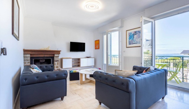 Holiday Home 'Ty Porz Mouzic' with Sea View, Private Garden and Wi-Fi