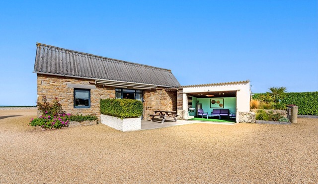 Holiday Home 'Ty Reuniou - La Grange' with Sea View, Shared Terrace and Wi-Fi
