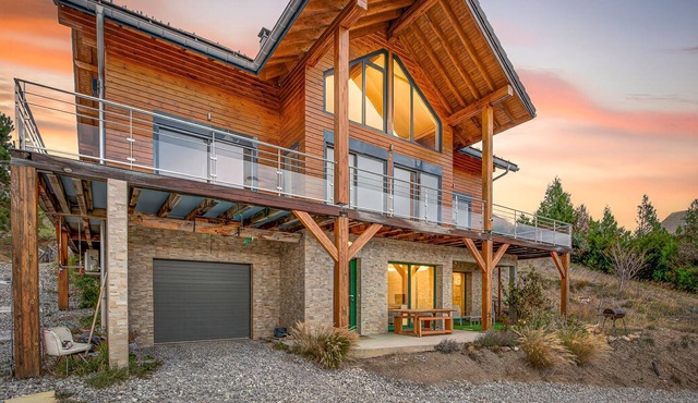 Holiday Home 'Un Coin De Paradis À Puy Sanières' with Lake View, Private Terrace and Wi-Fi