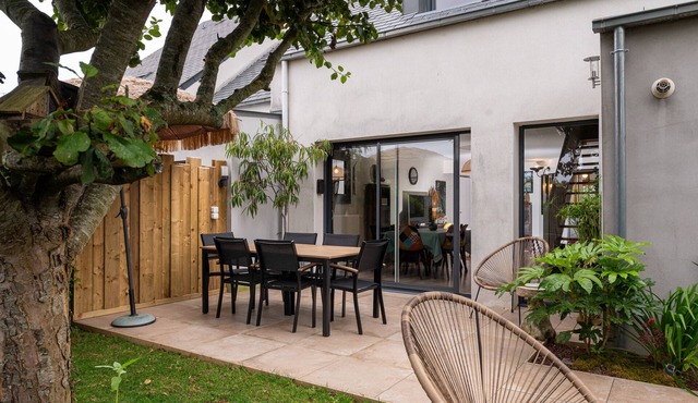 Holiday Home 'Upton 2 - Arradon Golfe Du Morbihan' with Private Terrace, Private Garden and Wi-Fi