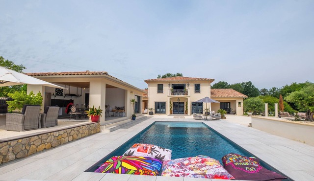 Holiday Home 'Villa Gurson' with Private Pool, Private Terrace and Private Garden
