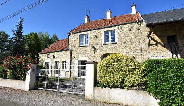 Holiday Home Vault-de-Lugny near Forest