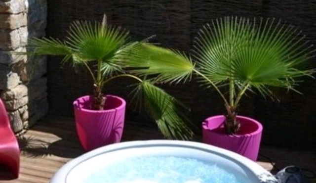 Holiday Home, Venue with pool & spa