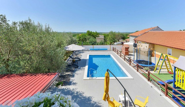 Holiday Home Vesna with pool and children area
