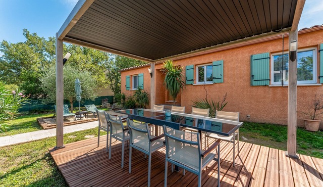 Holiday Home 'Villa' with Private Pool, Wi-Fi and Air Conditioning