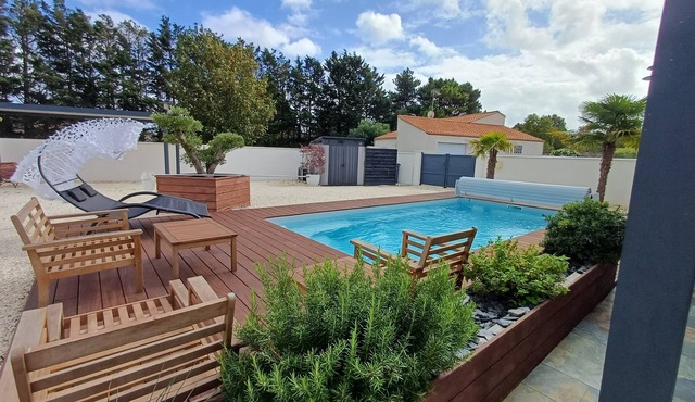 Holiday Home “Villa Bleu Azur” with Private Pool, Wi-Fi and Air Conditioning