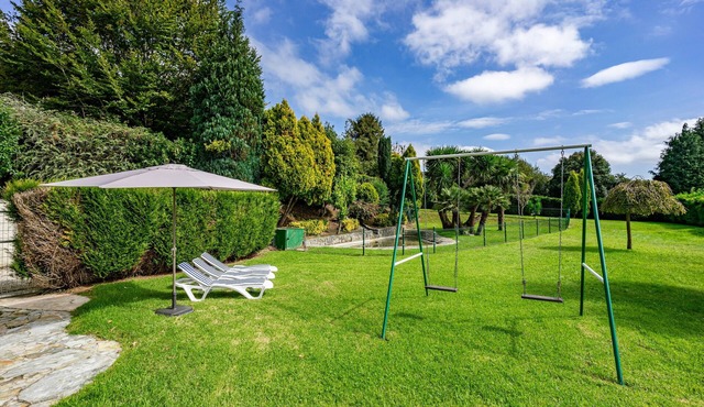 Holiday Home 'Villa De Lujo En Cantabria' with Mountain View, Wi-Fi and Air Conditioning