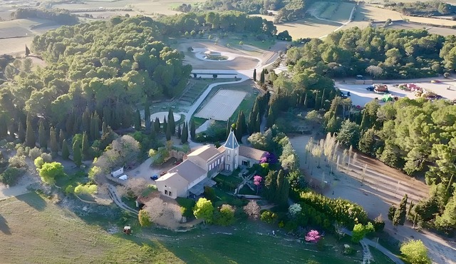 Holiday Home 'Villa Des Vignes Et Spa' with Private Terrace, Wi-Fi and Air Conditioning