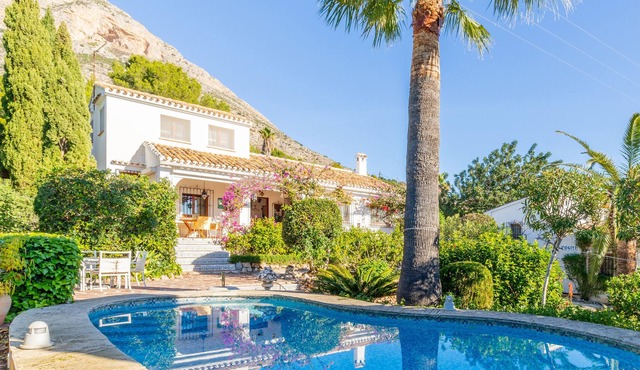 Holiday Home 'Villa Jazmín ' with Private Pool, Private Terrace and Wi-Fi