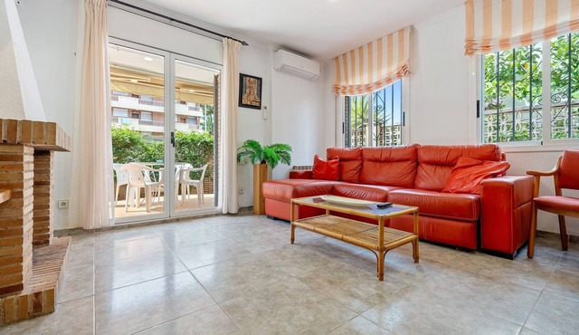 Holiday Home 'Villa Jordi Y Nuri' with Private Terrace, Wi-Fi and Air Conditioning