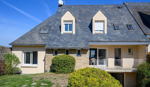 Holiday Home 'Villa Les Pieds Dans L'eau' with Sea View, Private Terrace and Wi-Fi