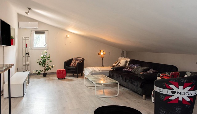 Holiday Home 'Villa Marie Carmen' with Shared Garden, Wi-Fi and Air Conditioning