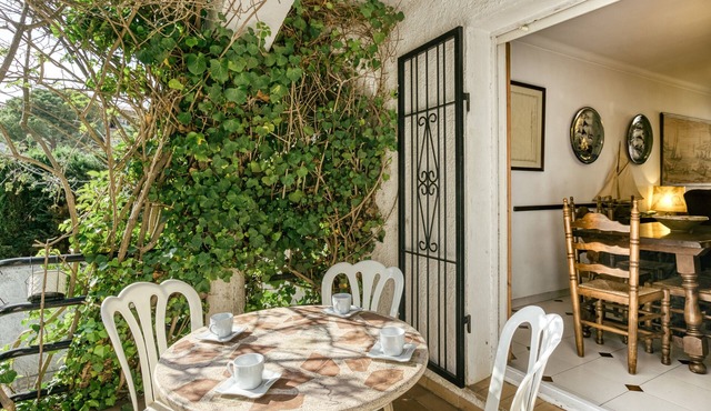 Holiday Home 'Villa Montgó Parc Con Piscina' with Mountain View, Shared Pool and Air Conditioning