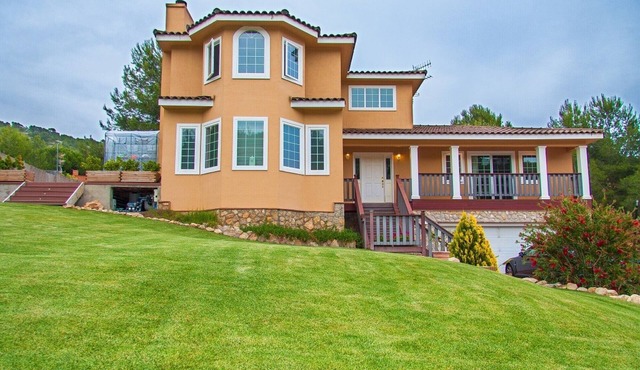 Holiday Home 'Villa Sitges Mas Mestre' with Mountain View, Wi-Fi and Air Conditioning