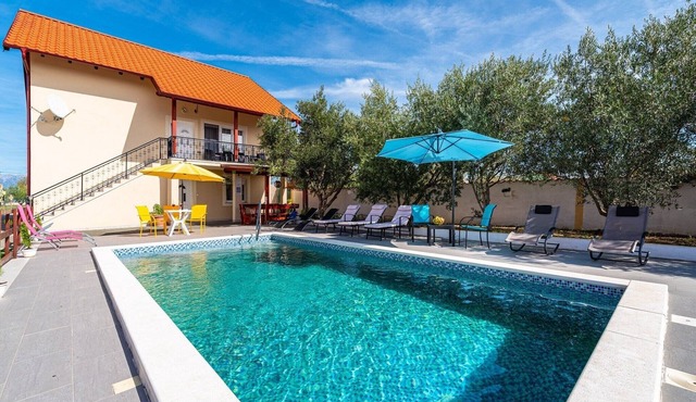 Holiday Home Villa Vesna Lux - Five Bedroom Villa with Swimming Pool
