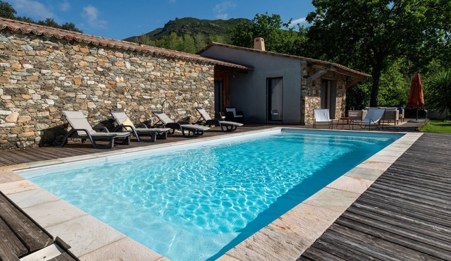 Holiday Home 'Villabergerie En Pierre Du Pays' with Private Pool, Wi-Fi and Air Conditioning