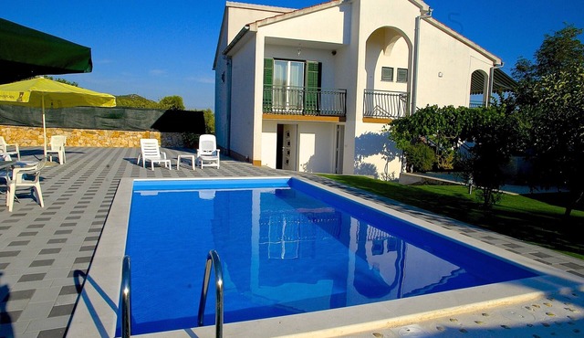 Holiday Home Vinac - Three Bedroom Holiday home with Pool