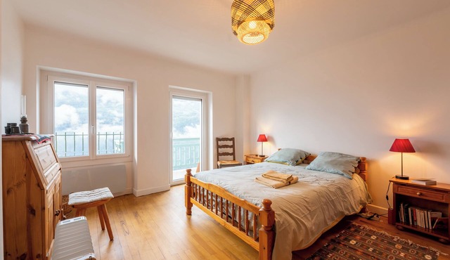 Holiday Home 'Volets Verts' with Mountain View, Shared Garden and Wi-Fi