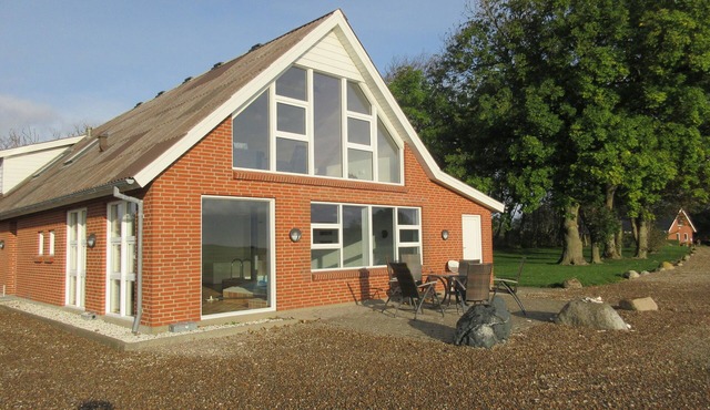 Holiday home with swimming pool, sauna & Whirlpool. Free Wi-fi.