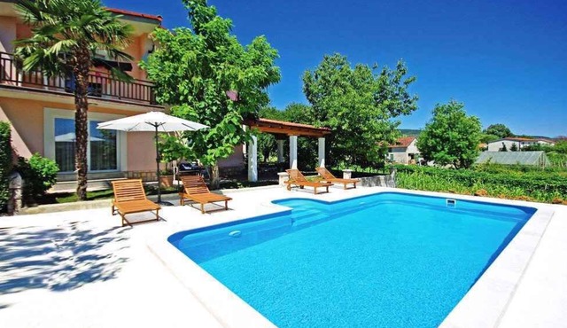 Holiday home with swimming pool and air conditioning