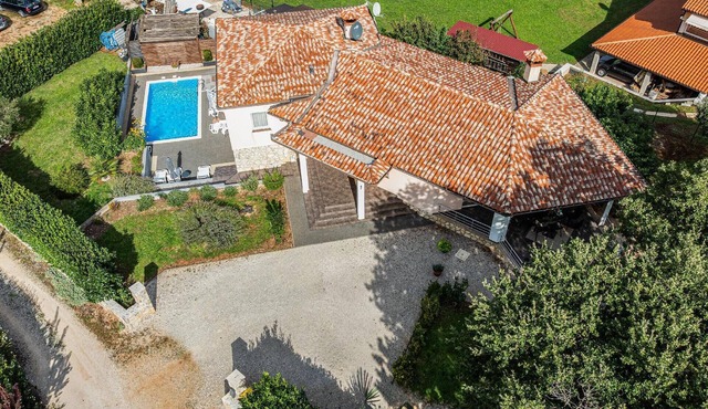 Holiday home with a view of the water