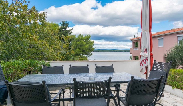 Holiday home with air conditioning and sea view