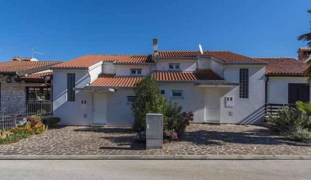 Holiday home with air conditioning