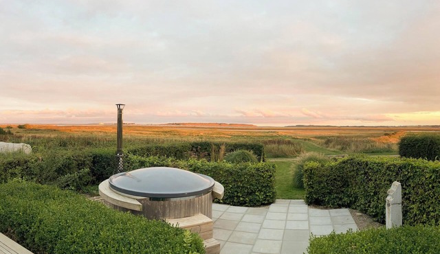 Holiday home with beautiful views, wilderness bath and activity room