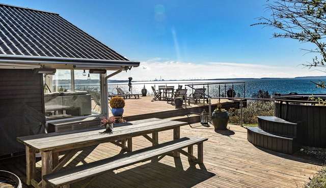 Holiday home with extraordinary sea view at Røsnæs