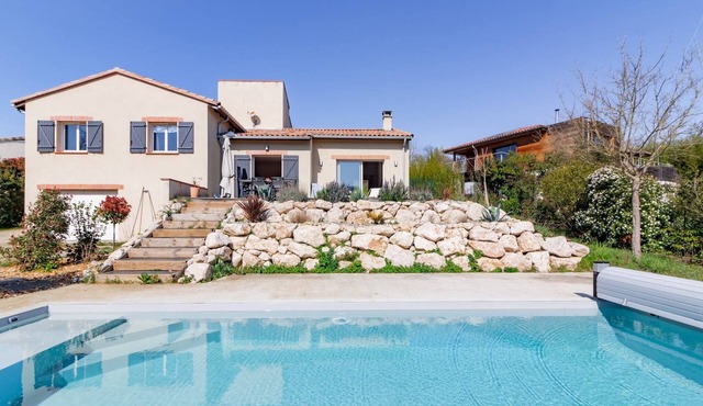 Holiday home with pool in Mondonville