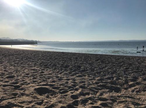 Holiday Home with free parking & 4min to Edinburgh Warverly