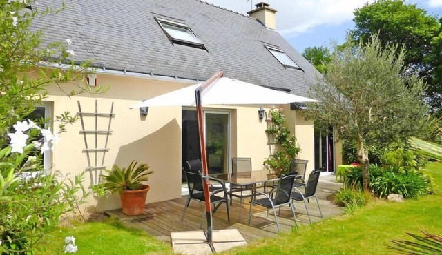 Holiday home with garden, Auray