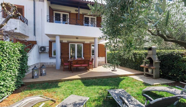 Holiday home with garden