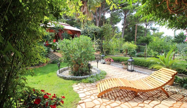 Holiday home with garden terrace and air conditioning