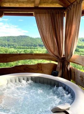 Holiday home with hot tube, near the river