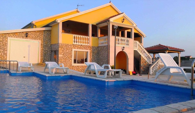 Holiday home with pool and air conditioning