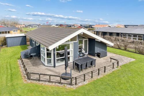 Holiday Home With Indoor Spa Near The Sea
