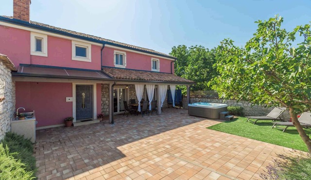 Holiday home with Jacuzzi in Porec