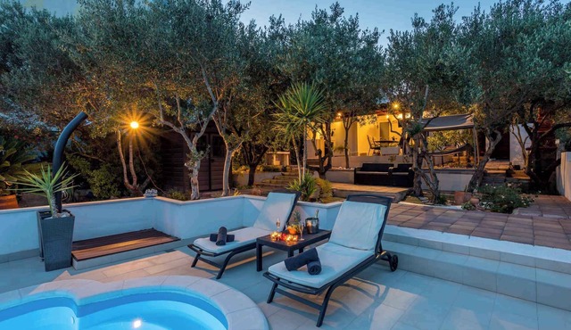 Holiday home with large terrace and air conditioning