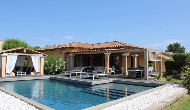 Holiday home with large garden and pool