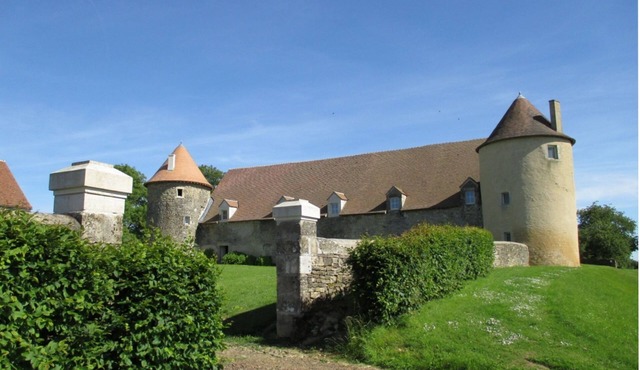 Holiday home with large garden in Moussy