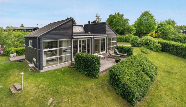 Holiday home with privat garden near the beach