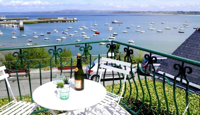 Holiday home with panoramic sea views, Douarnenez