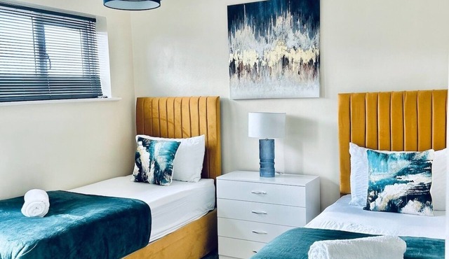 Holiday Home with Parking , Near Colchester Zoo