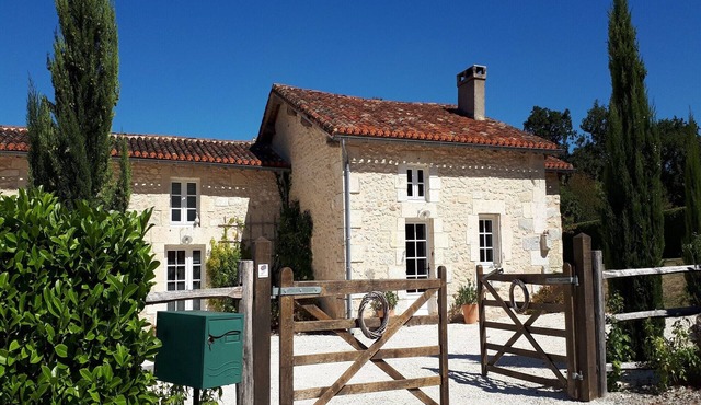 Holiday home with pool in Verteillac