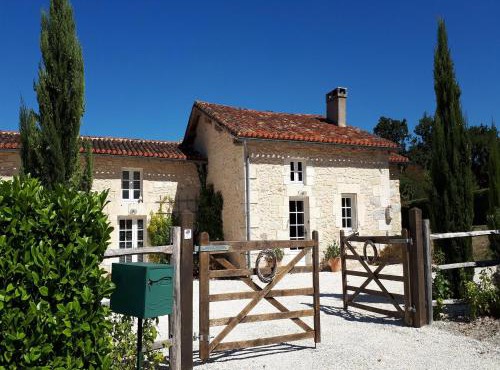 Holiday home with pool in Verteillac